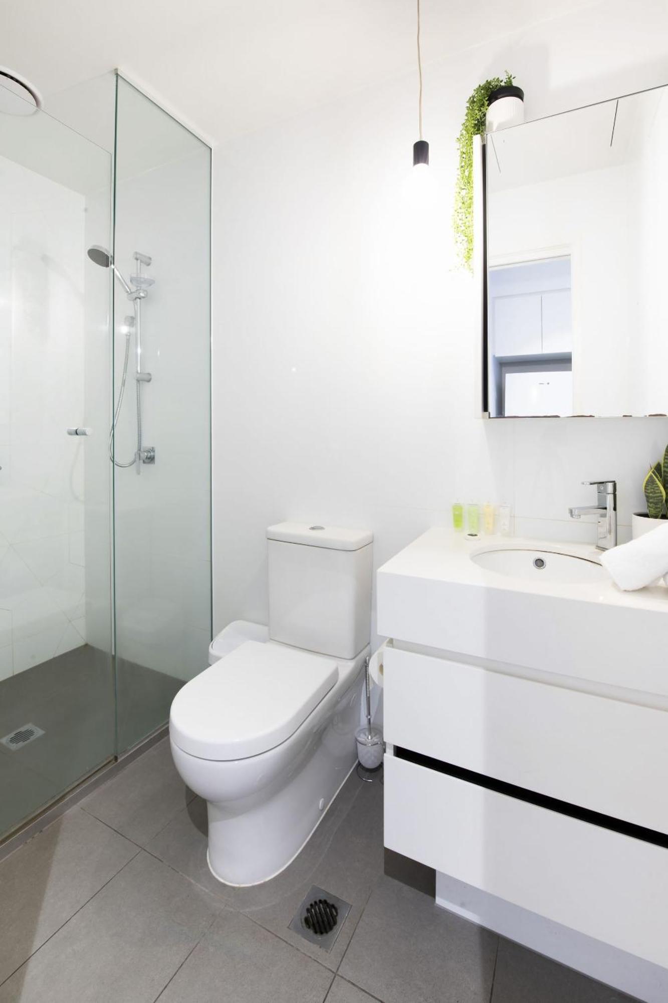 Latrobe St Gem 2-bedroom With Huge Deck & Car Park *