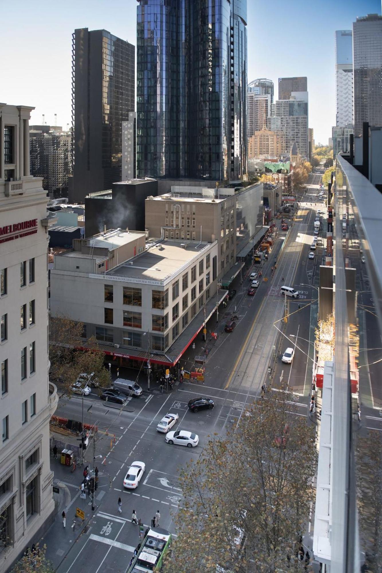 Apartment Latrobe St Gem 2-bedroom With Huge Deck & Car Park