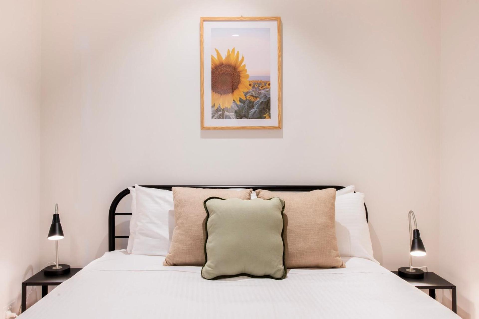 Latrobe St Gem 2-bedroom With Huge Deck & Car Park * Melbourne