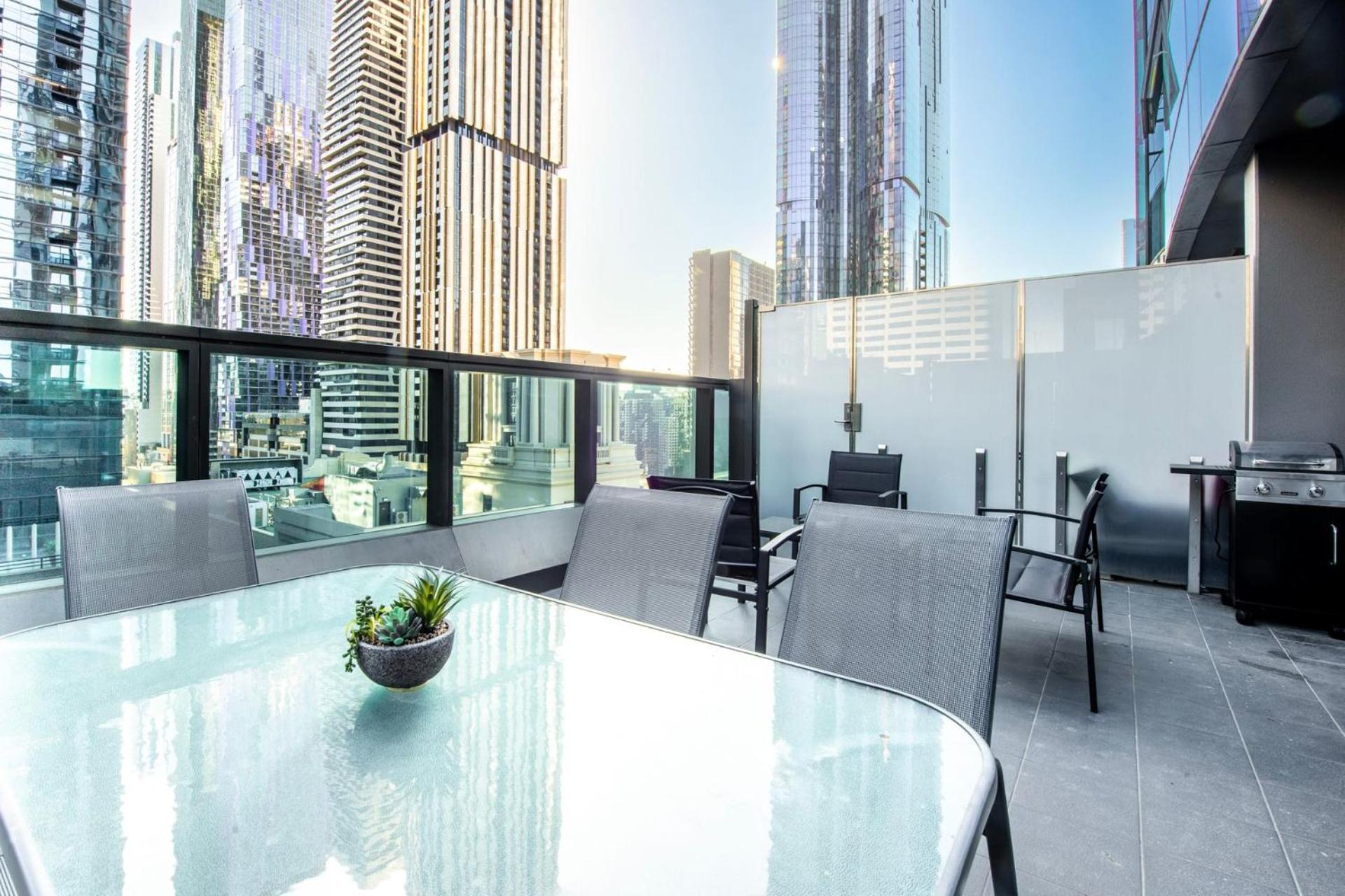 Apartment Latrobe St Gem 2-bedroom With Huge Deck & Car Park *