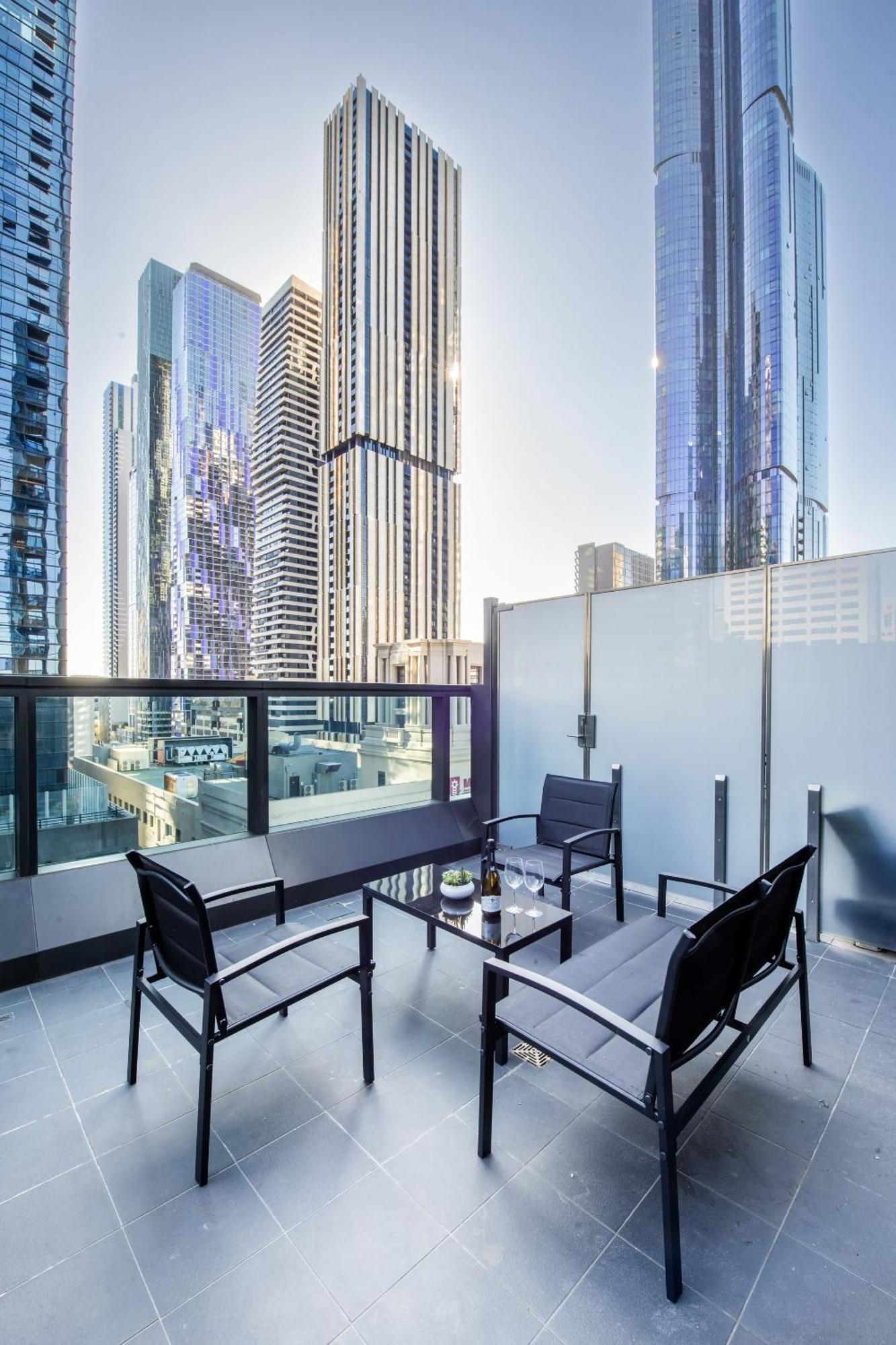 Apartment Latrobe St Gem 2-bedroom With Huge Deck & Car Park *