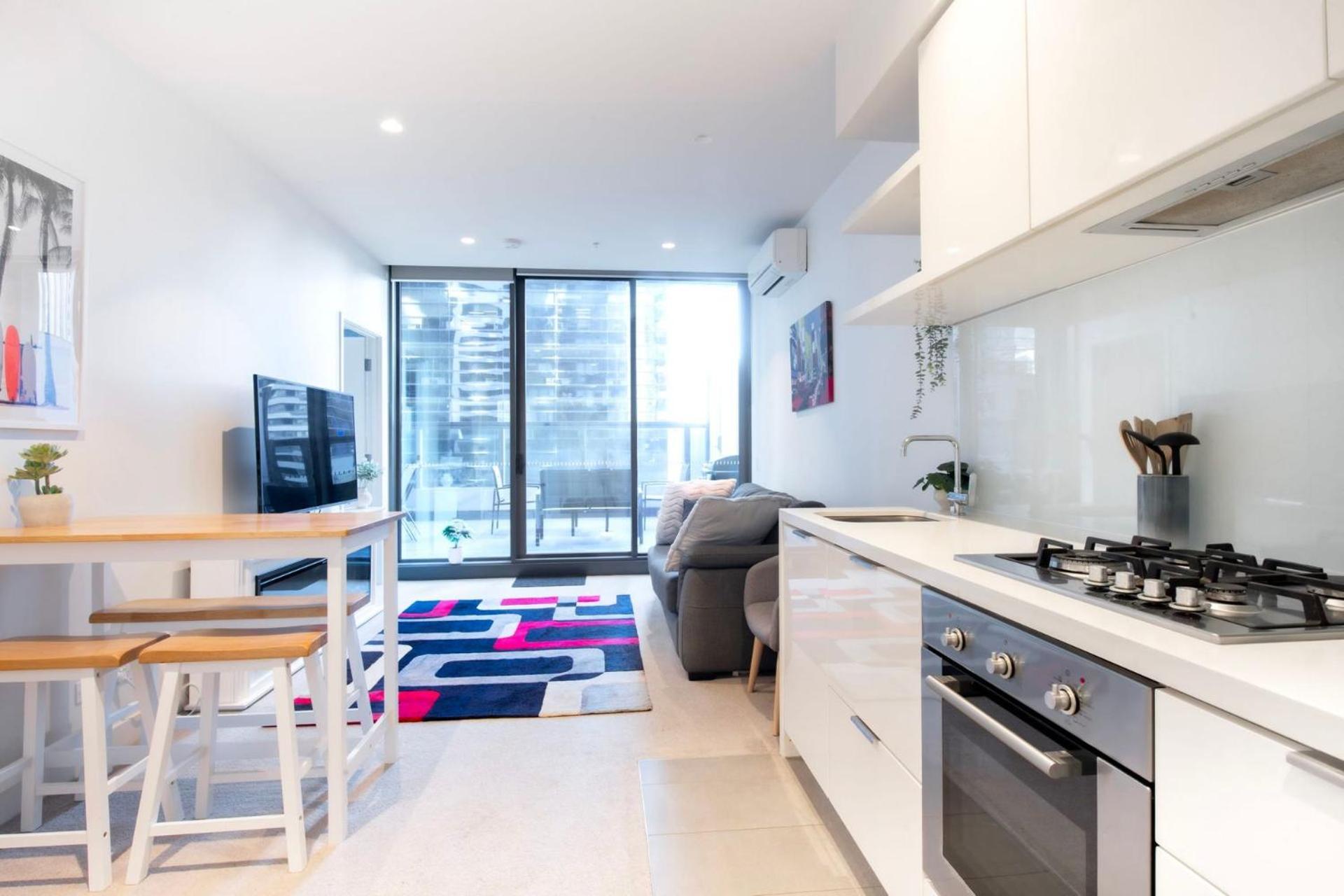Latrobe St Gem 2-bedroom With Huge Deck & Car Park * Melbourne