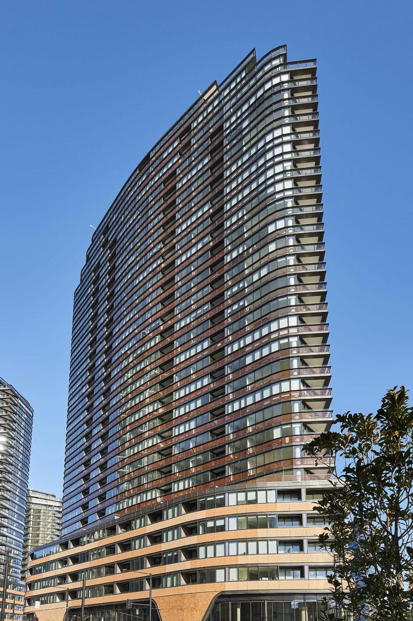 High-rise On Collins With Free Parking, Pool, Gym Apartment *