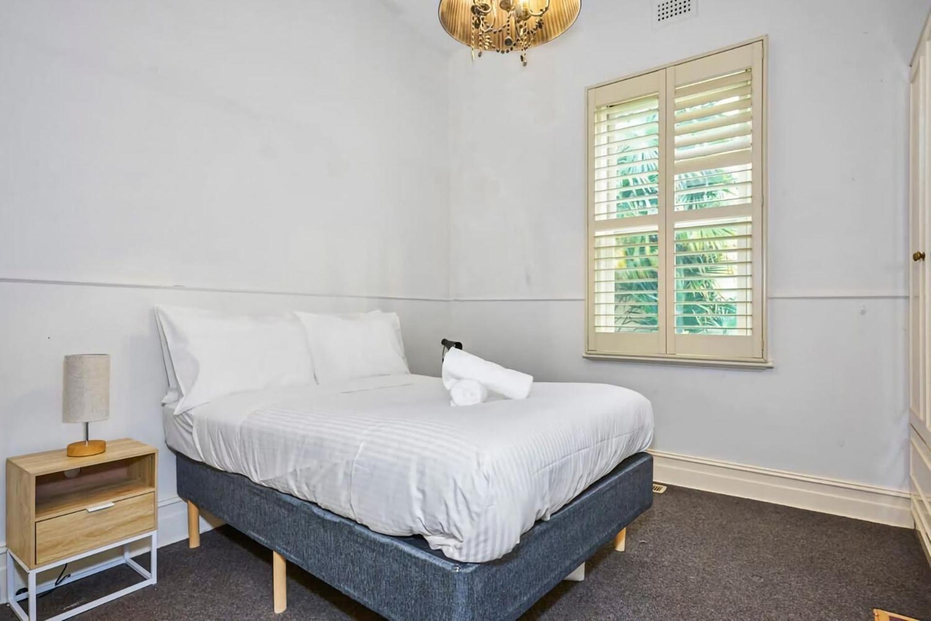Bowen Street Family Retreat With Pool Melbourne