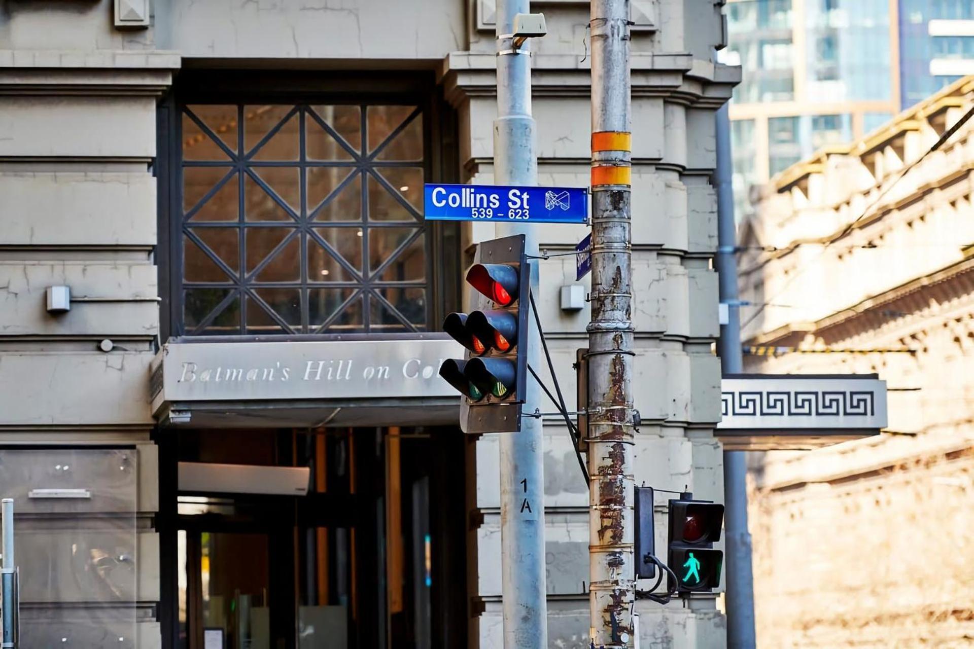 Collins Street Chic - Your Stylish Getaway Apartment *