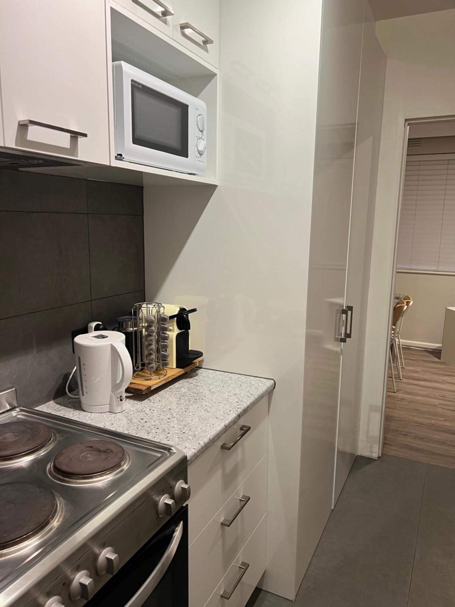 1 Bedroom Unit In Heart Of Elsternwick Apartment *