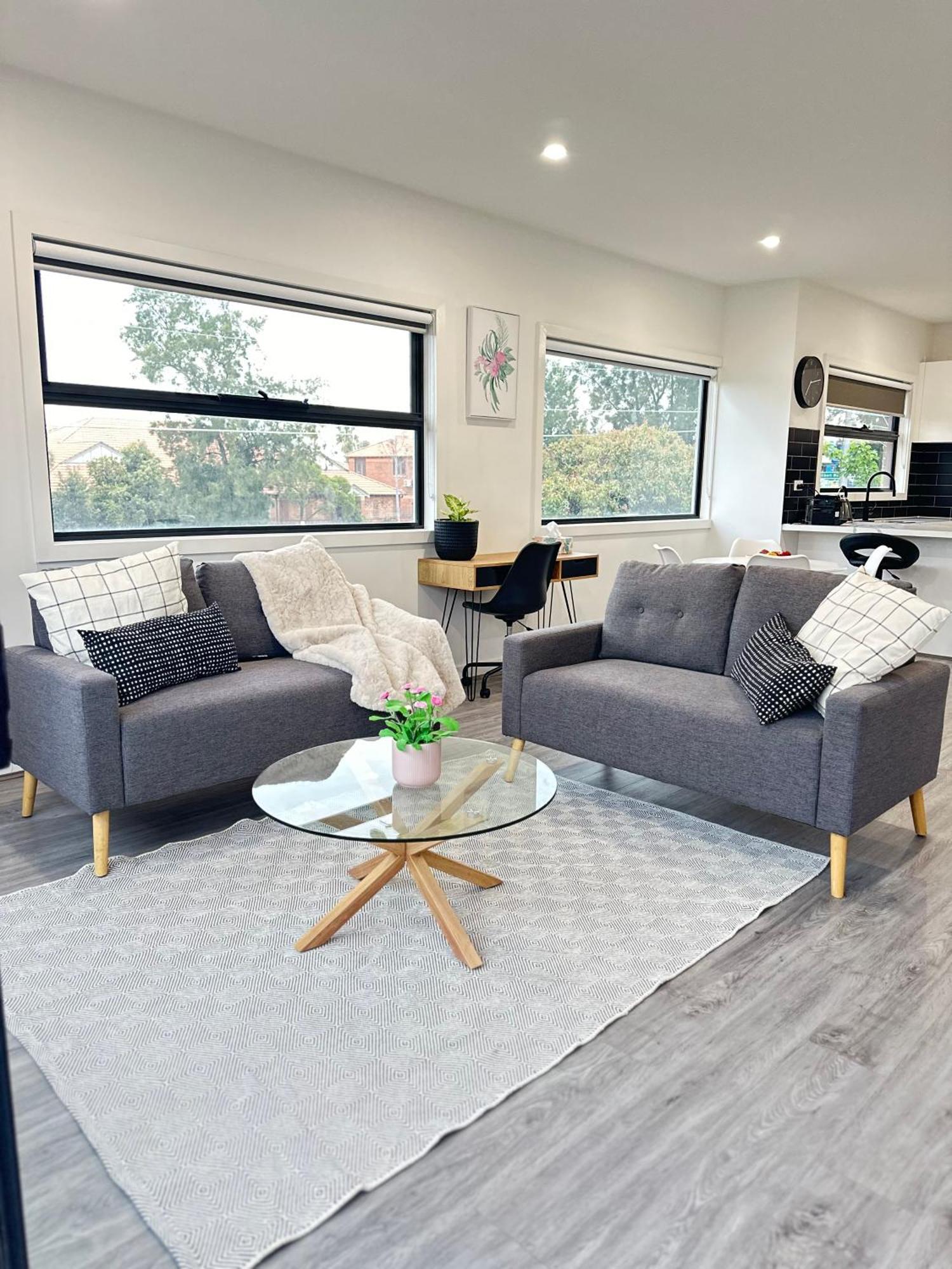 Apartment Long-term Stays-2br Townhouse On Bell Street, Preston, & Near Tram, Pets Welcome *