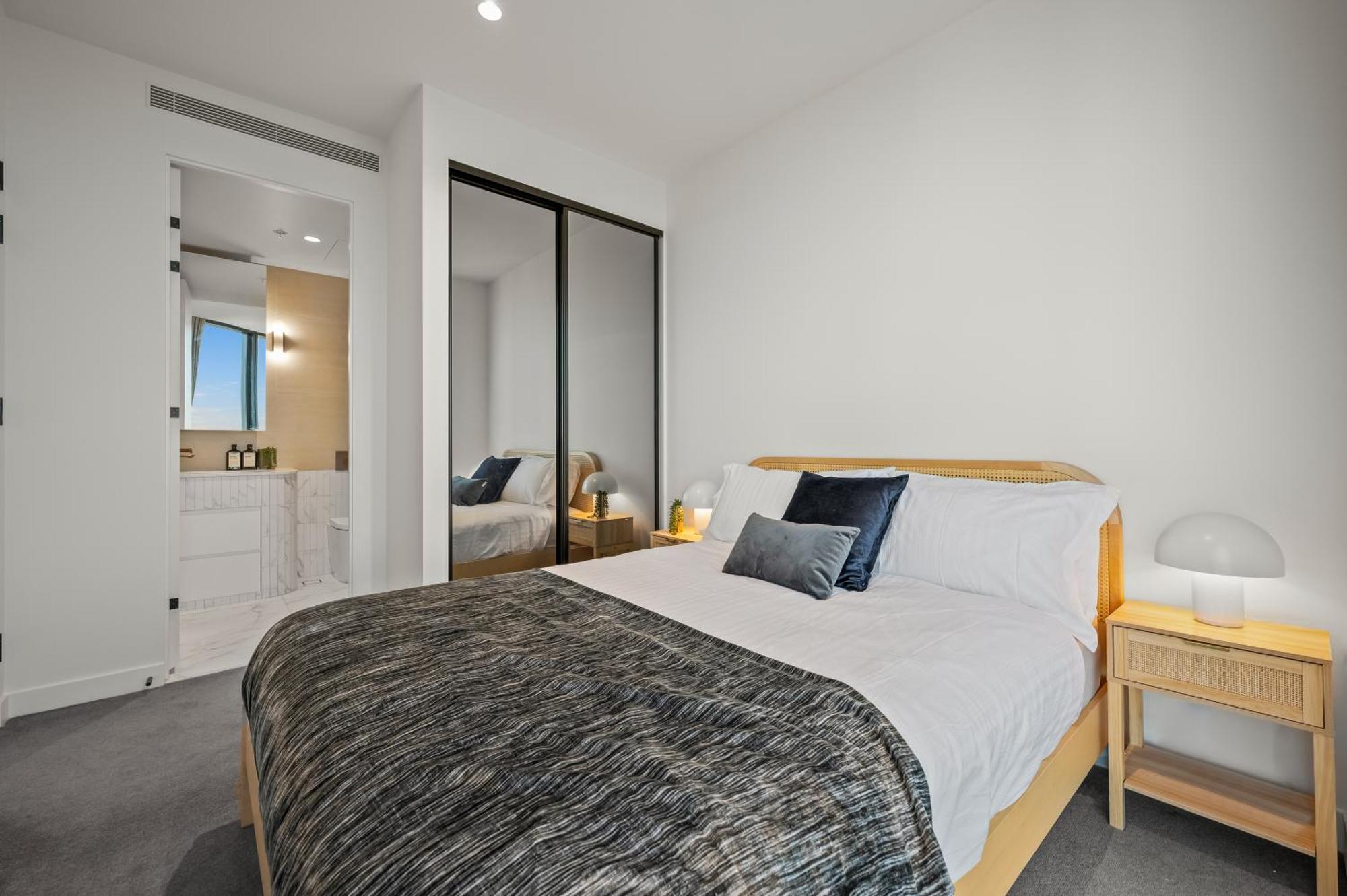 Stupendous Cbd & Garden Views - 2bdr 2 Bth With Free Parking Melbourne