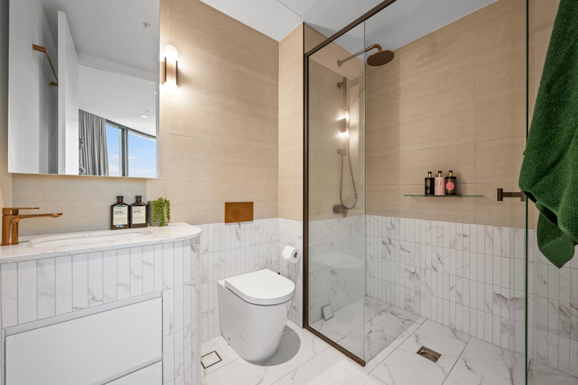 Apartment Stupendous Cbd & Garden Views - 2bdr 2 Bth With Free Parking