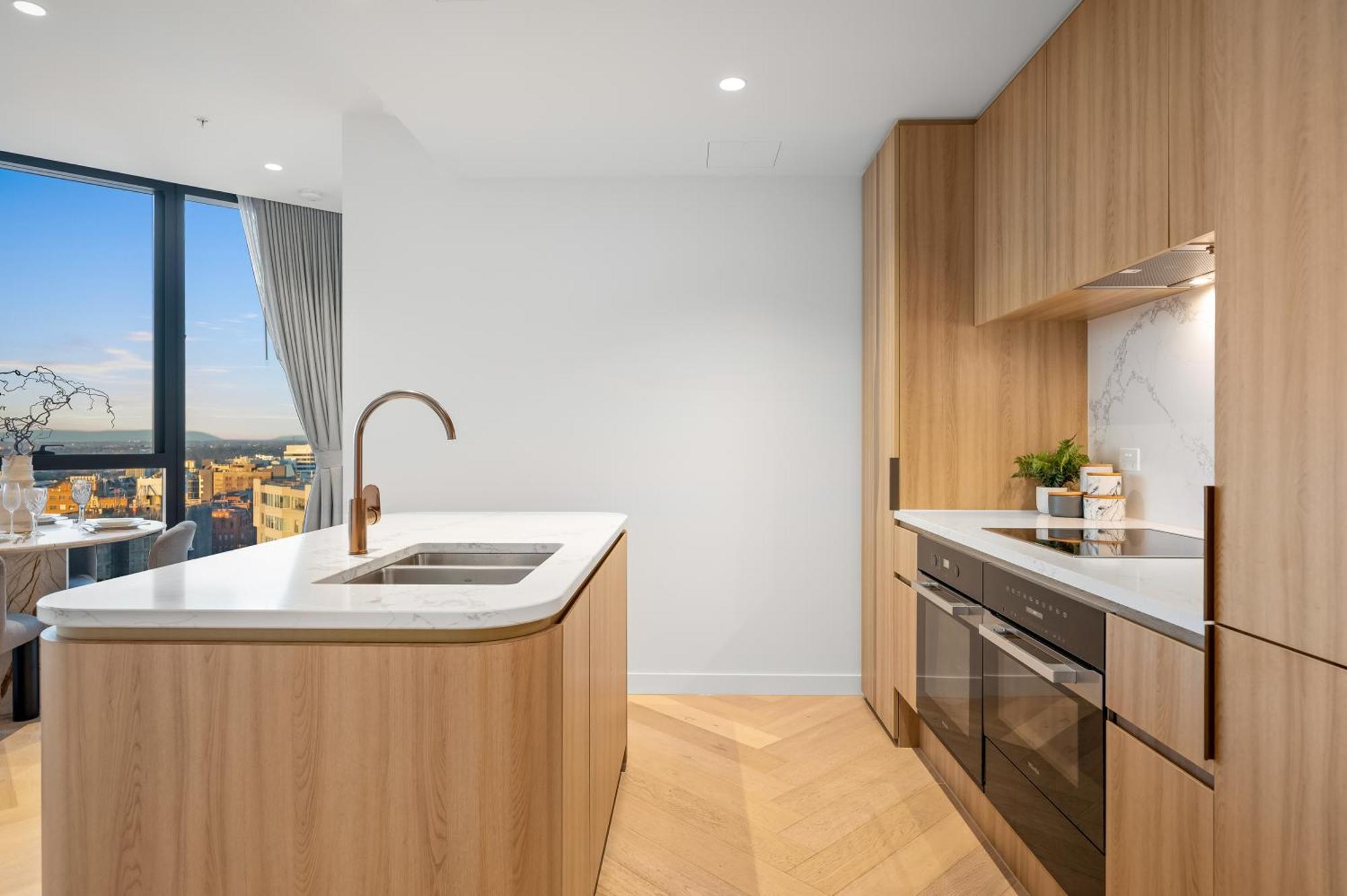 Stupendous Cbd & Garden Views - 2bdr 2 Bth With Free Parking