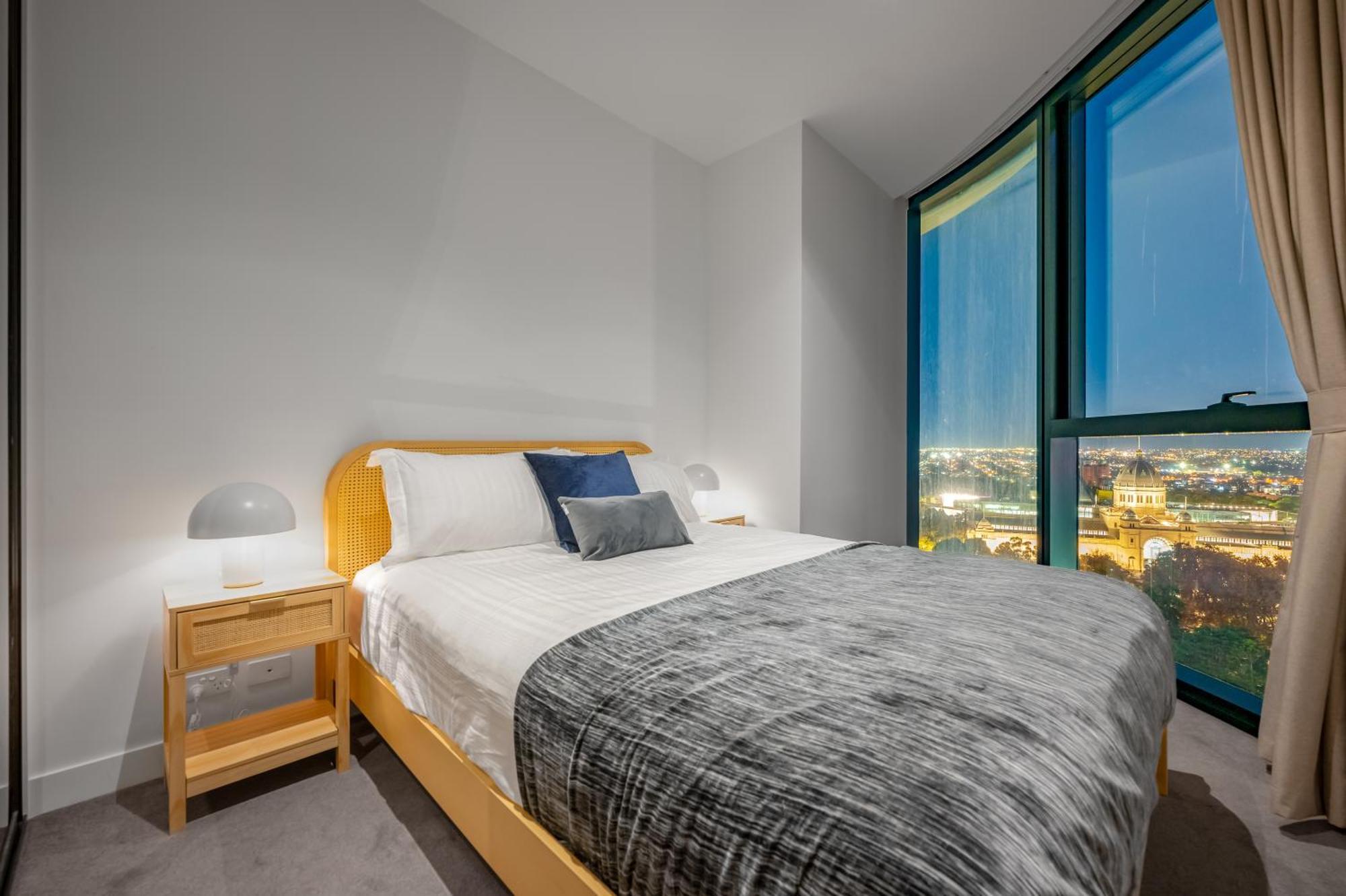 Stupendous Cbd & Garden Views - 2bdr 2 Bth With Free Parking