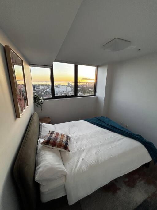 Apartment Ocean View Modern 2 Bedroom With Parking In St Kilda