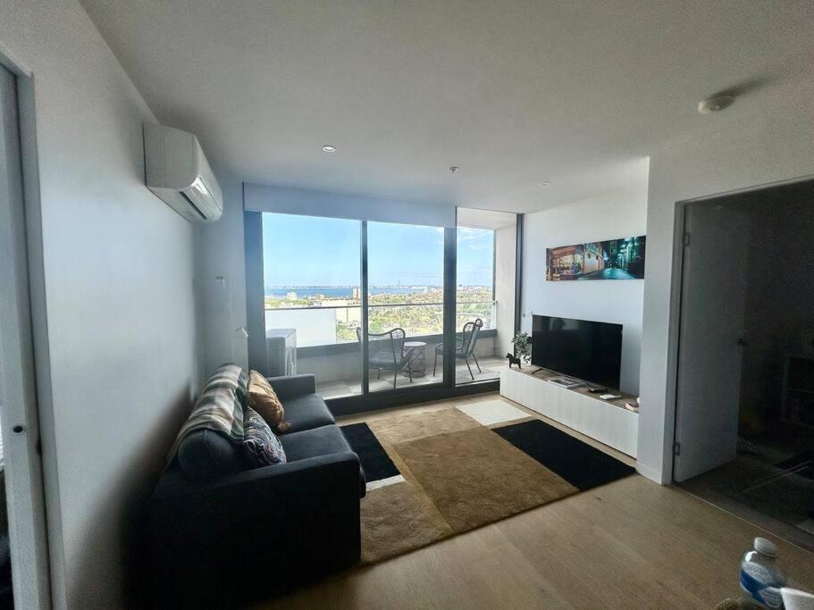 Apartment Ocean View Modern 2 Bedroom With Parking In St Kilda