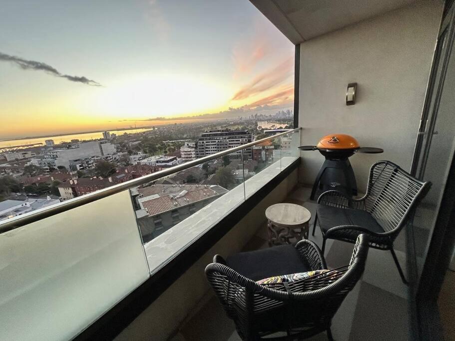 Apartment Ocean View Modern 2 Bedroom With Parking In St Kilda *