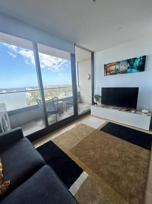 Apartment Ocean View Modern 2 Bedroom With Parking In St Kilda Melbourne