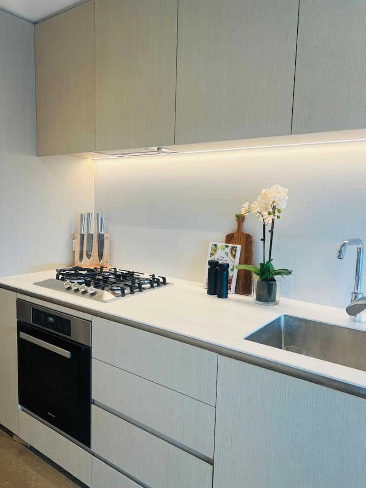 Australia 108 1bed 1bath L65 Melbourne