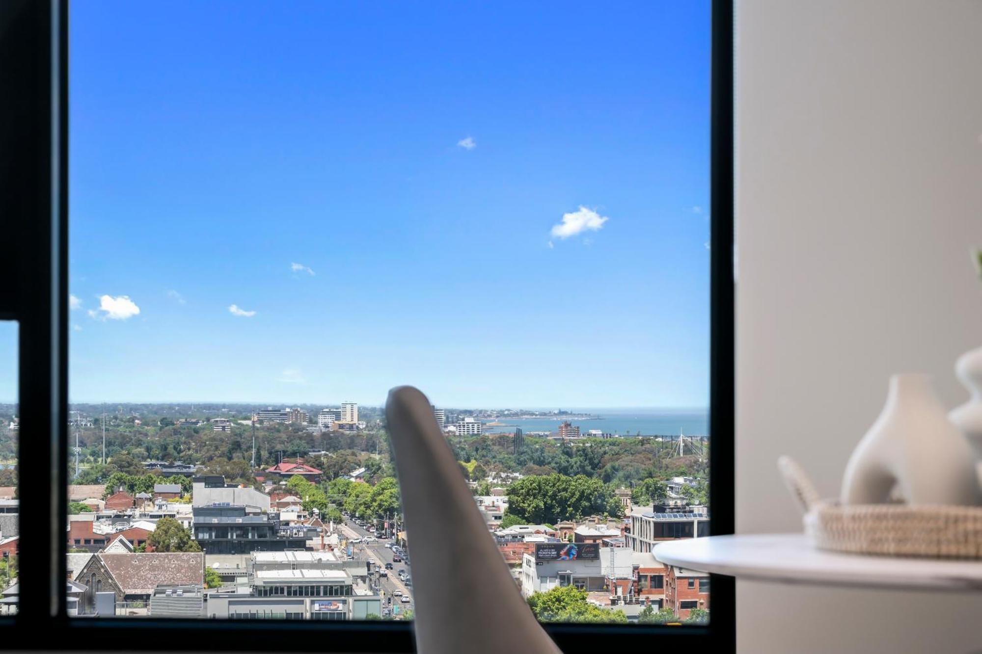 Bright And Modern 2br With Stunning Bay Views