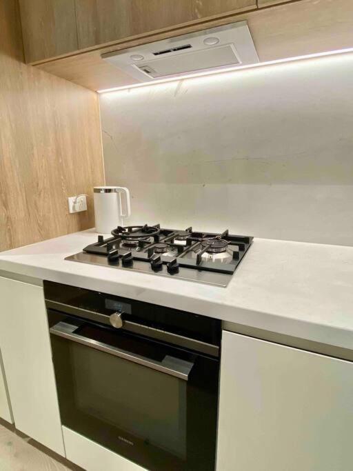 Apartment Chic 2br Luxury In Prime West Side Complex Center Of It