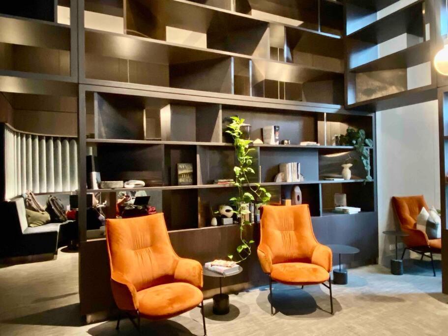 Apartment Chic 2br Luxury In Prime West Side Complex Center Of It