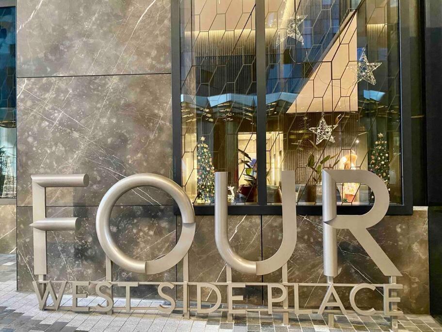 Chic 2br Luxury In Prime West Side Complex Center Of It Apartment Melbourne
