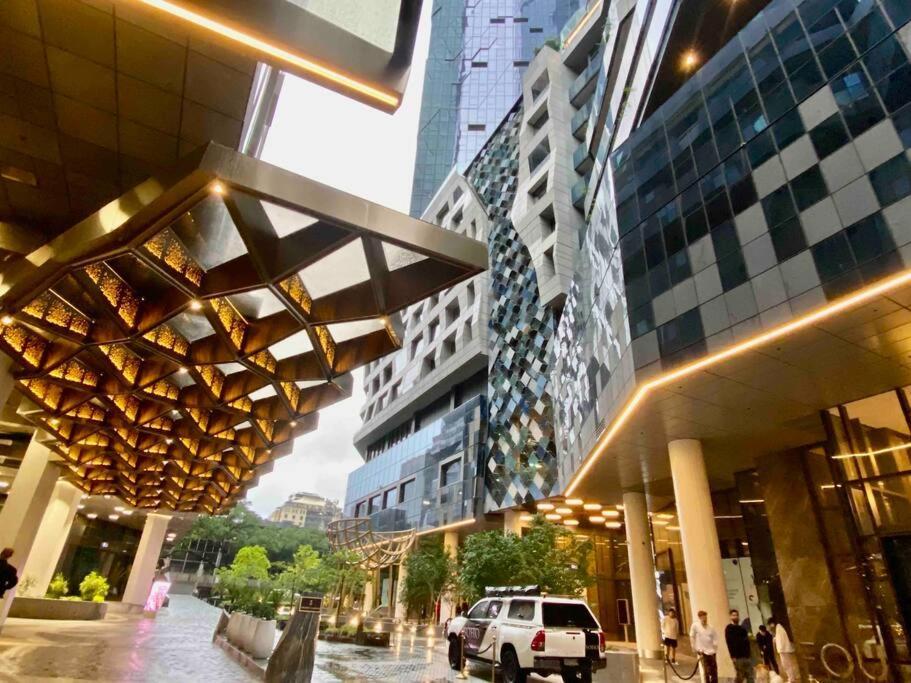 Chic 2br Luxury In Prime West Side Complex Center Of It * Melbourne