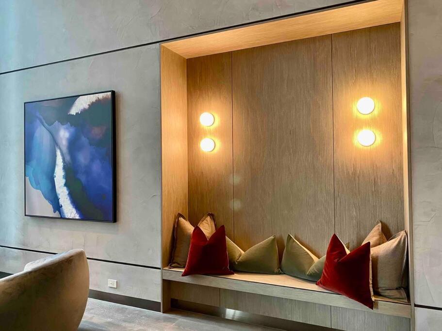 Apartment Chic 2br Luxury In Prime West Side Complex Center Of It Melbourne
