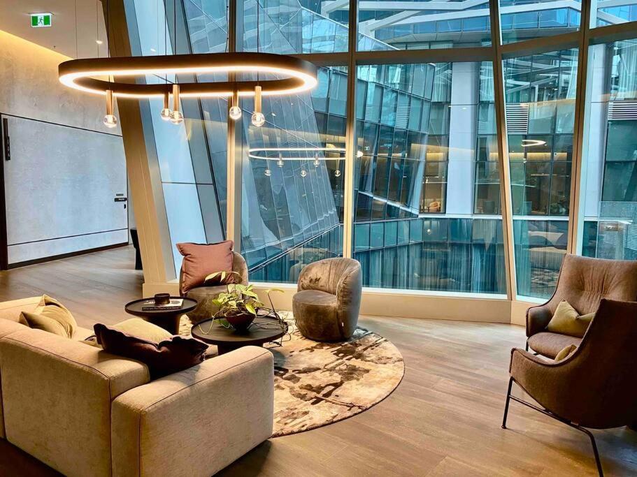 Apartment Chic 2br Luxury In Prime West Side Complex Center Of It