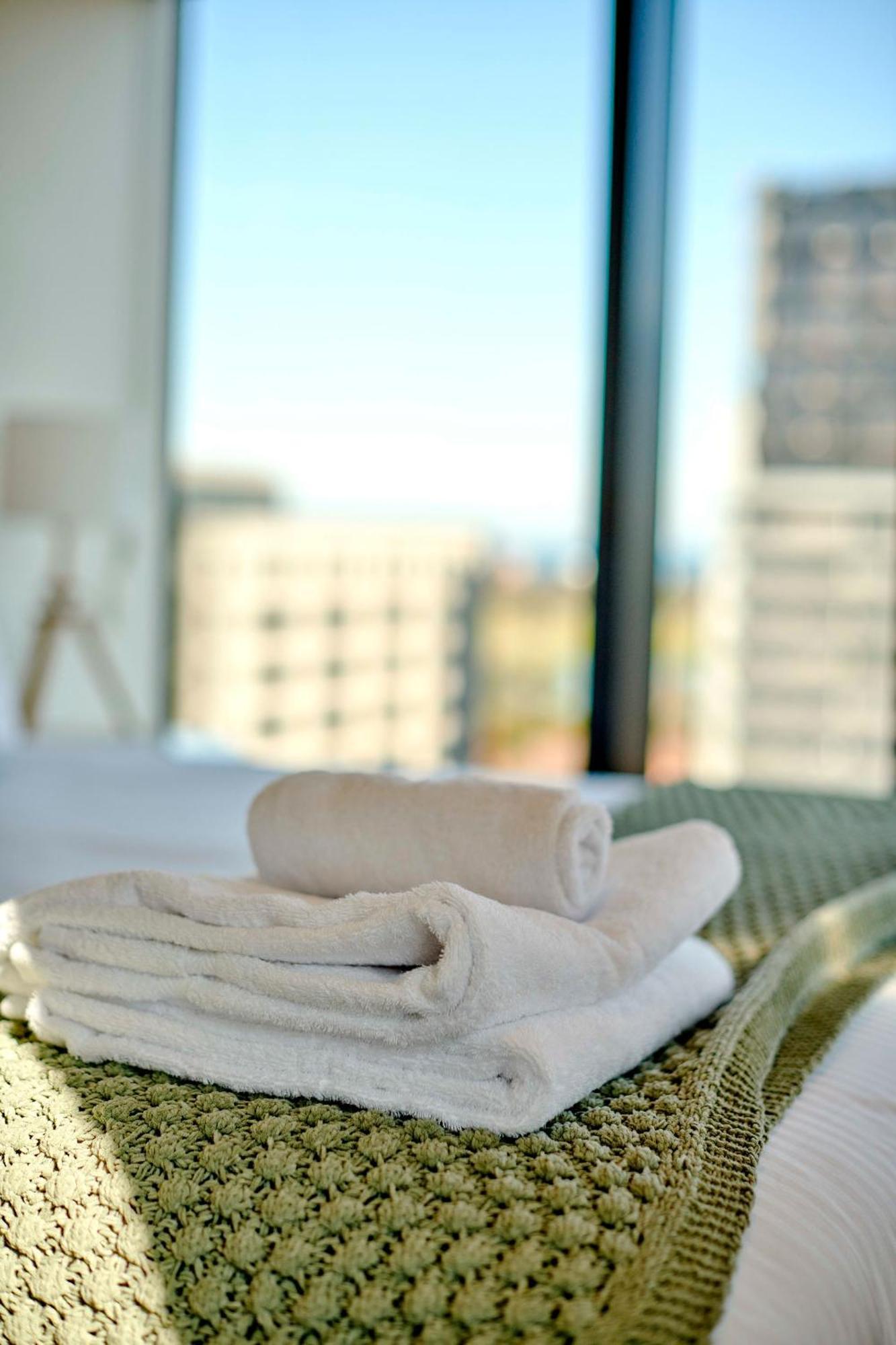 Apartment Stylish 2br On St Kilda Rd With Pool & Parking Melbourne