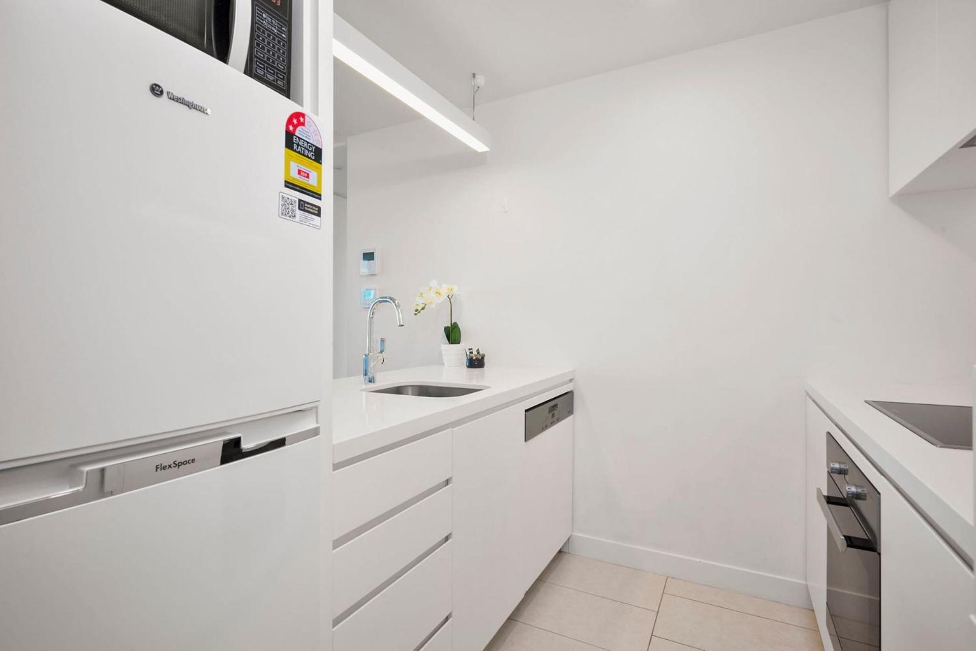 Apartment Stylish 2br On St Kilda Rd With Pool & Parking