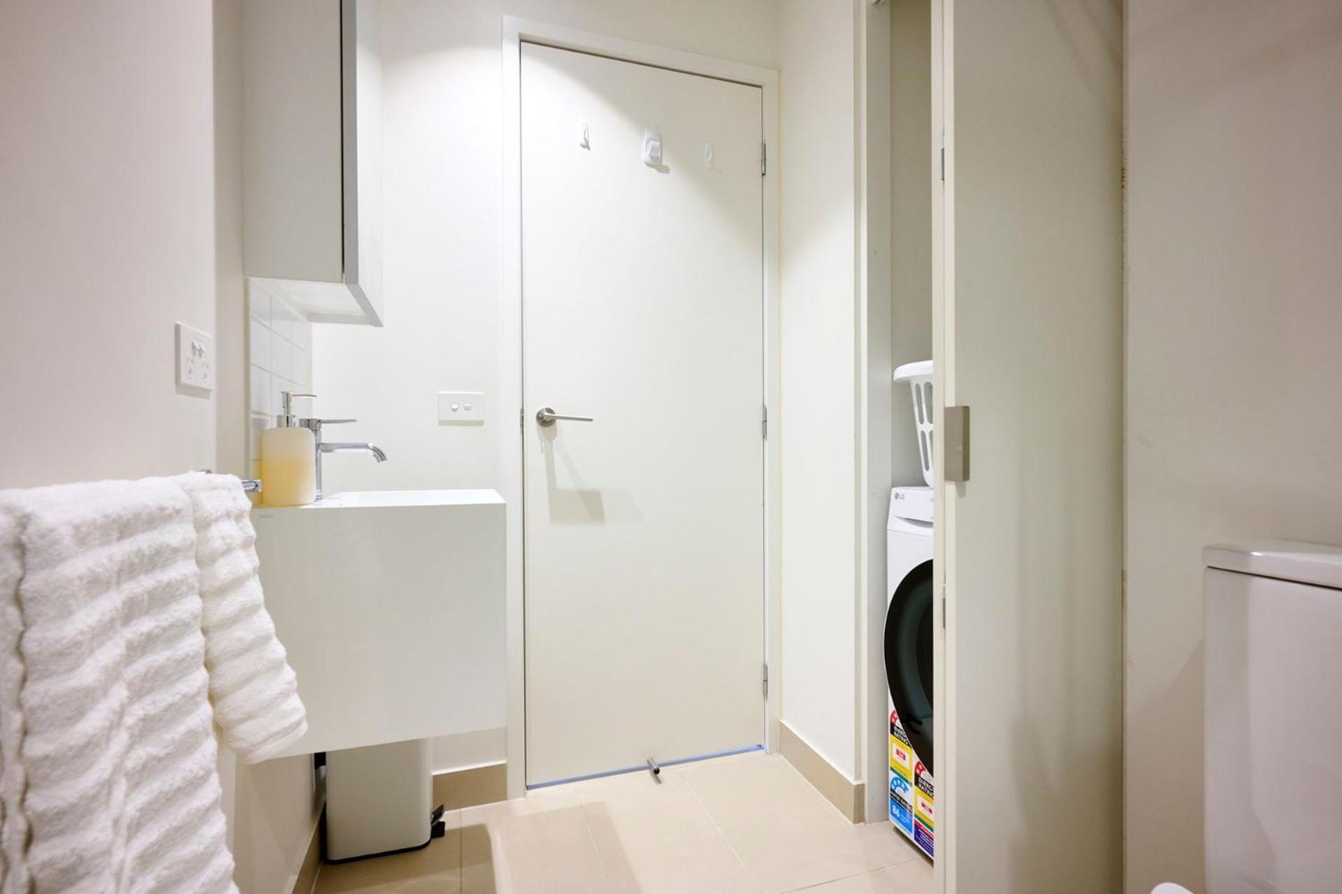 Apartment Stylishly Designed 2br In Southbank *