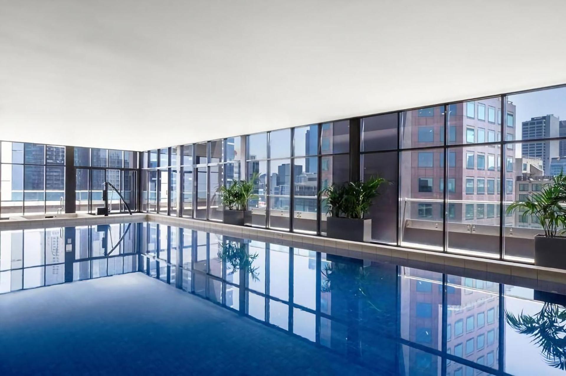 Southbank Retreat With Car Park Gym Pool & Hot Tub Apartment Melbourne