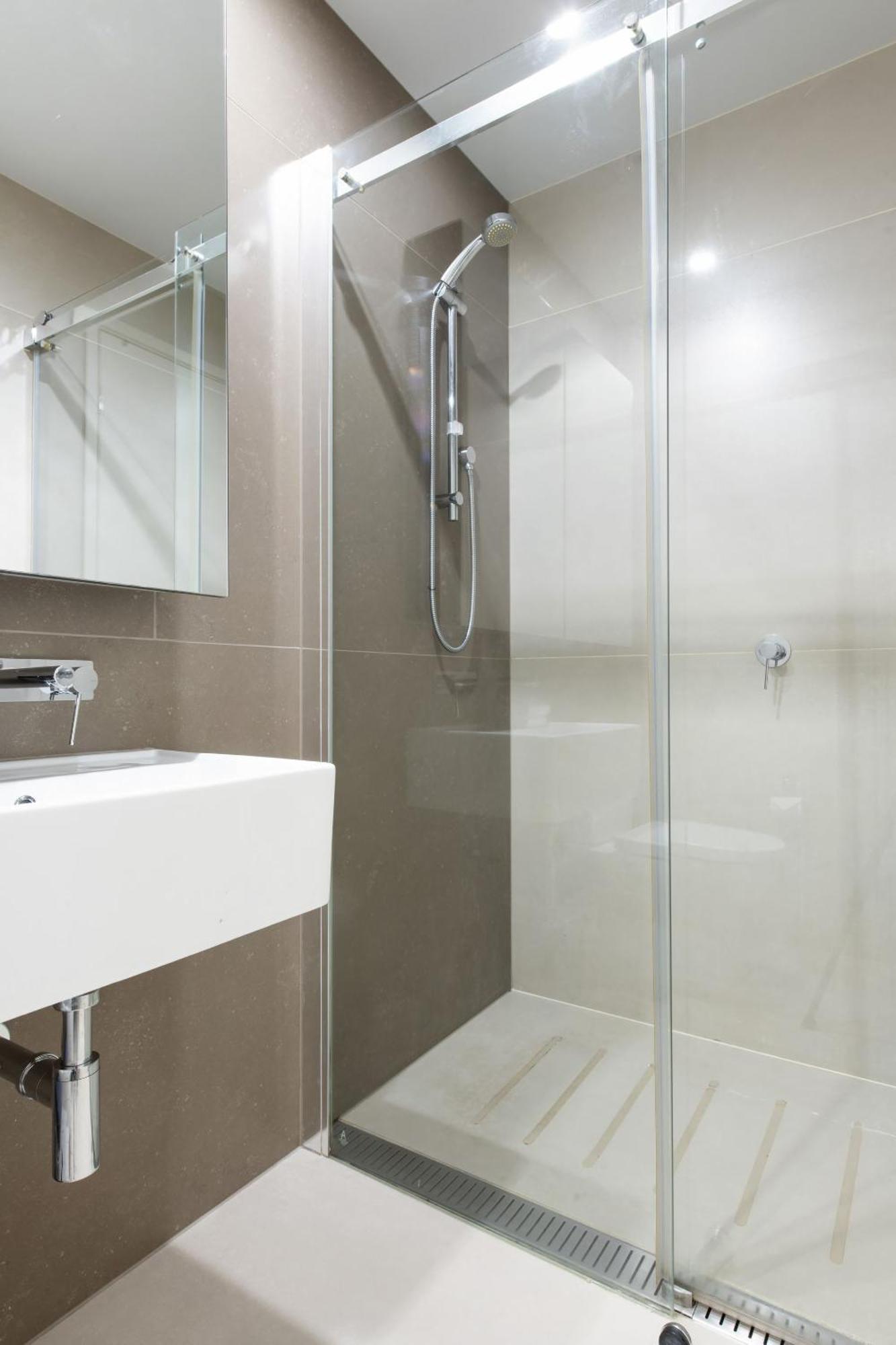 Skyline Serenity 1 Bedroom Oasis With Pool & Gym Apartment