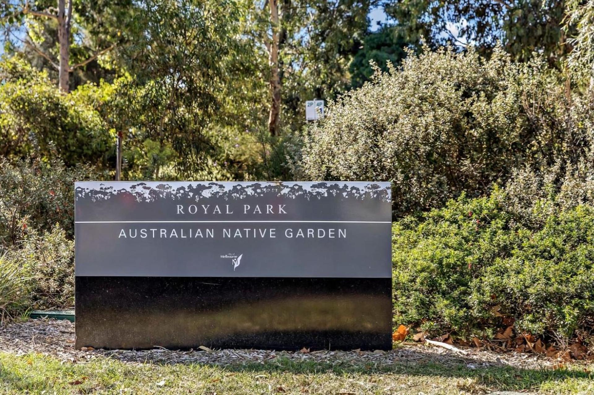 2br In Parkville Steps From Royal Park Apartment