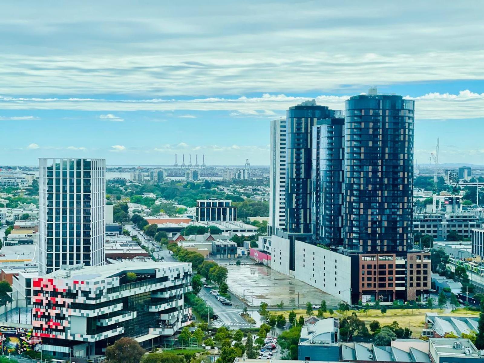 Stunning Steps Away From Crown With Free Parking Melbourne