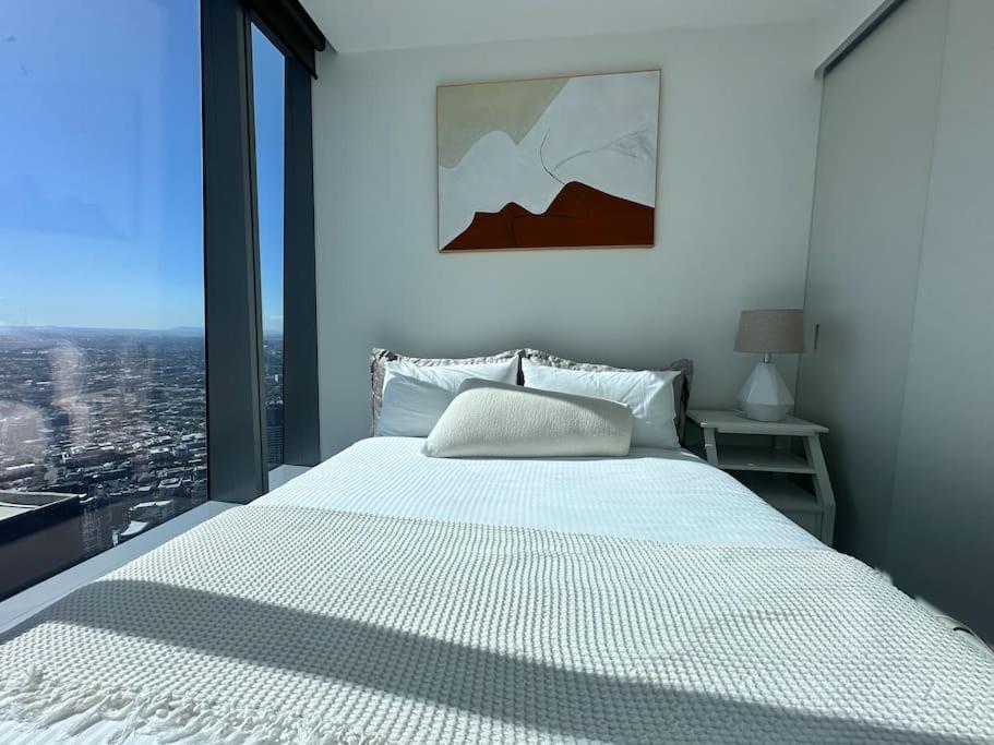 Royal Executive Living Corporate Sky Residence West Side Place *