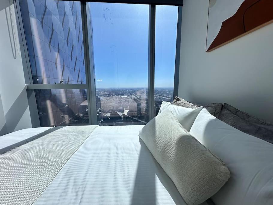 Royal Executive Living Corporate Sky Residence West Side Place