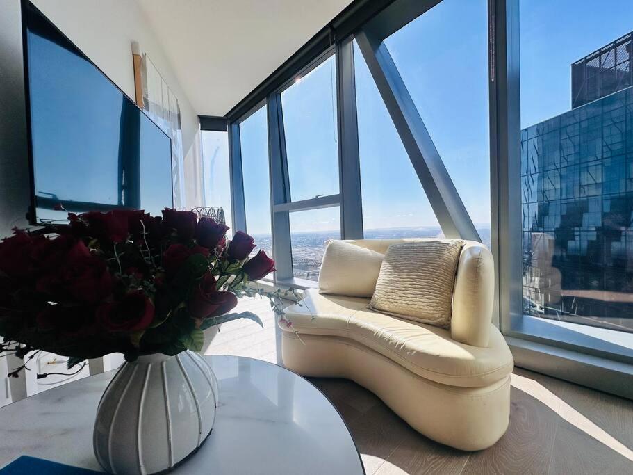 Royal Executive Living Corporate Sky Residence West Side Place