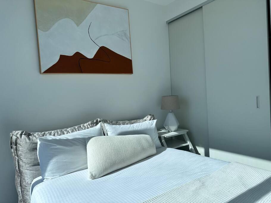 Royal Executive Living Corporate Sky West Side Place Apartment