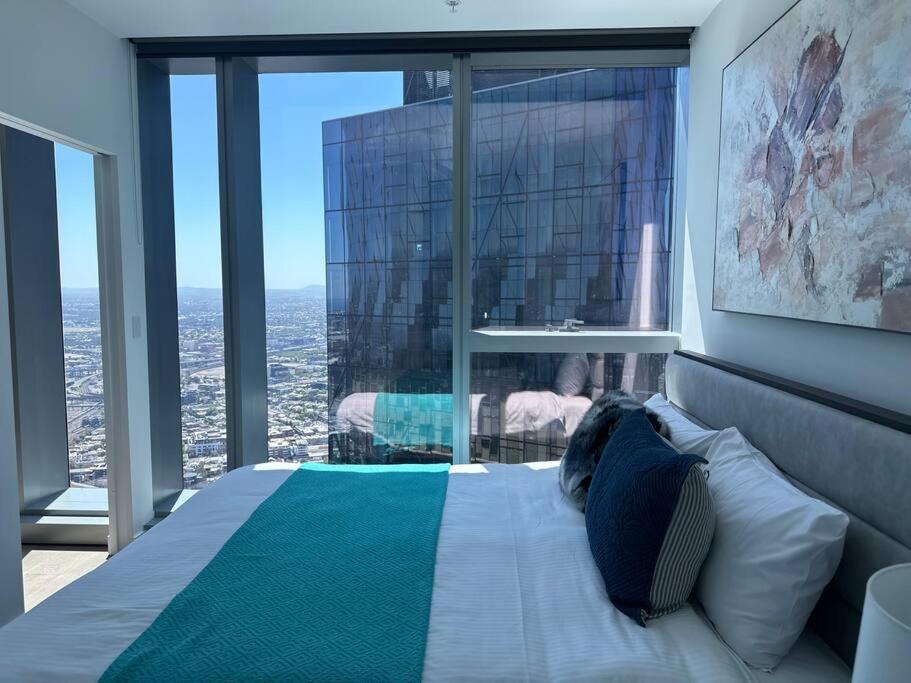 Royal Executive Living Corporate Sky Residence West Side Place Apartment *
