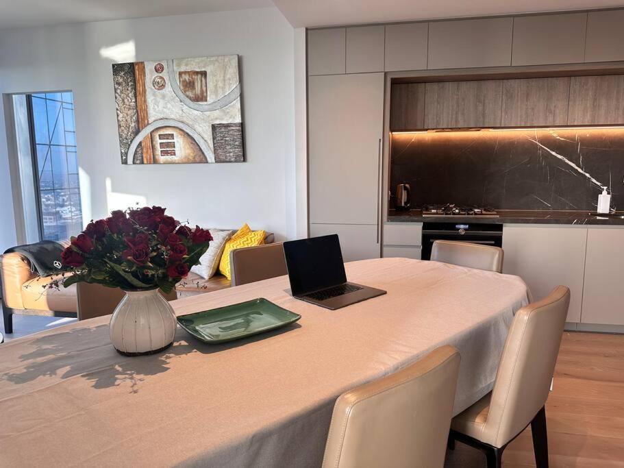 Royal Executive Living Corporate Sky Residence West Side Place