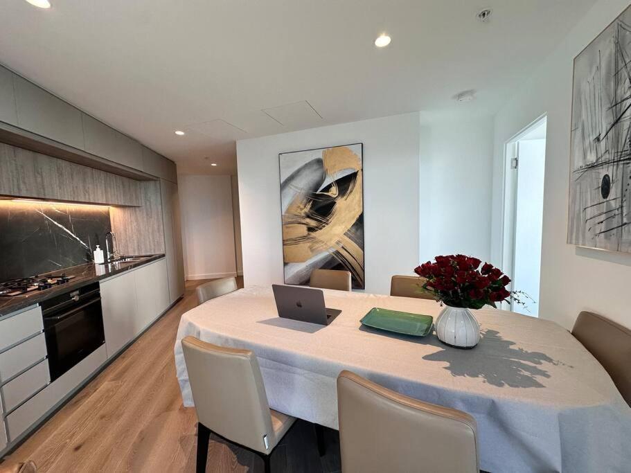 Royal Executive Living Corporate Sky Residence West Side Place Apartment