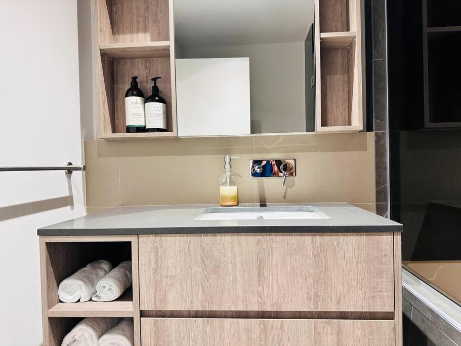 Royal Executive Living Corporate Sky Residence West Side Place *