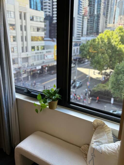 Apartment Emporium & Church View - Sunlit 2br