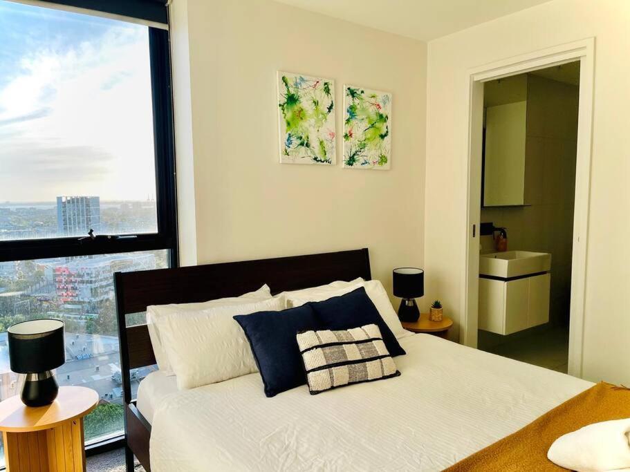 Stunning Steps Away From Crown With Free Parking