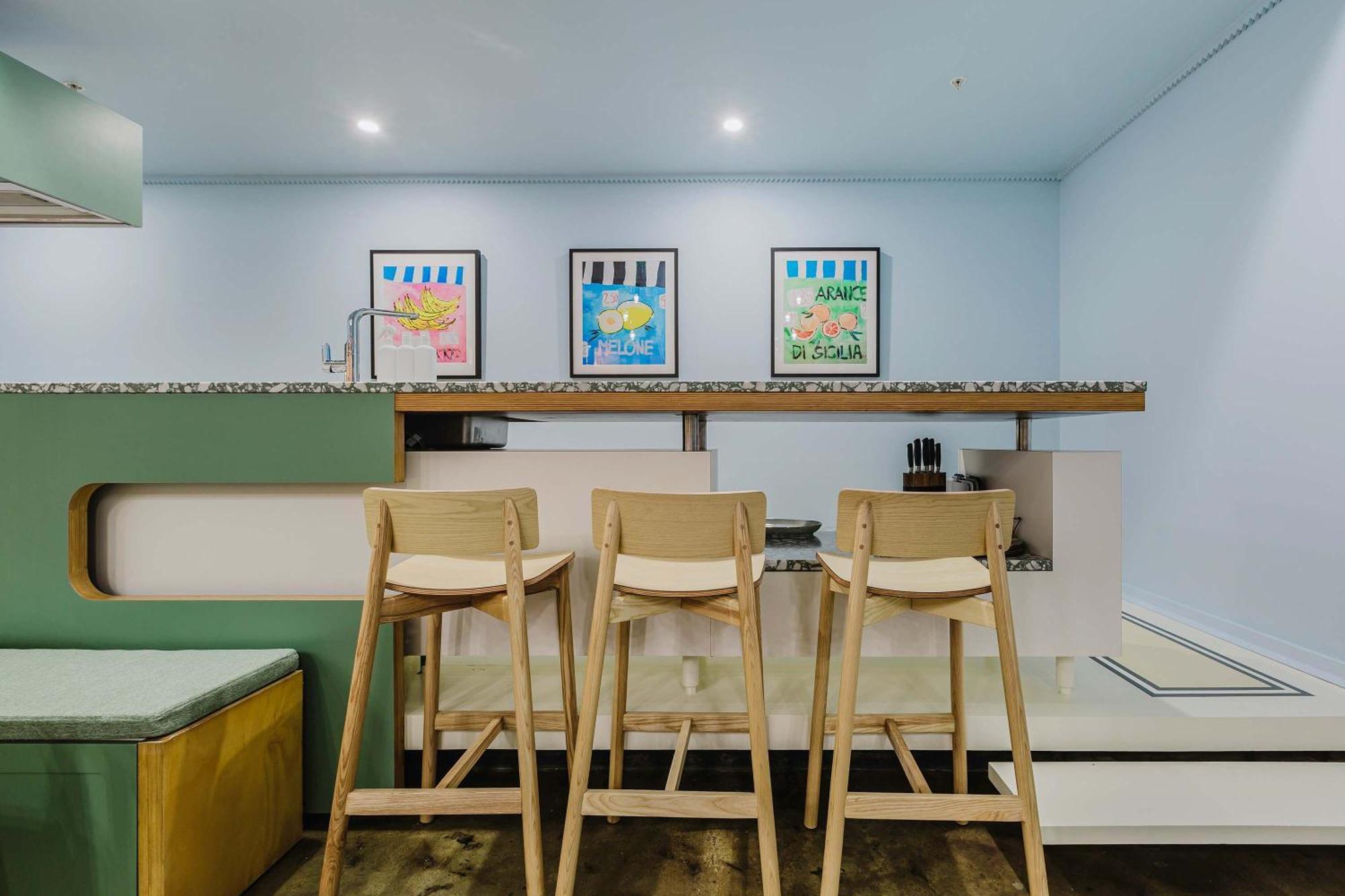Vaquay The Wonka Diner In Cbd Holiday home Melbourne