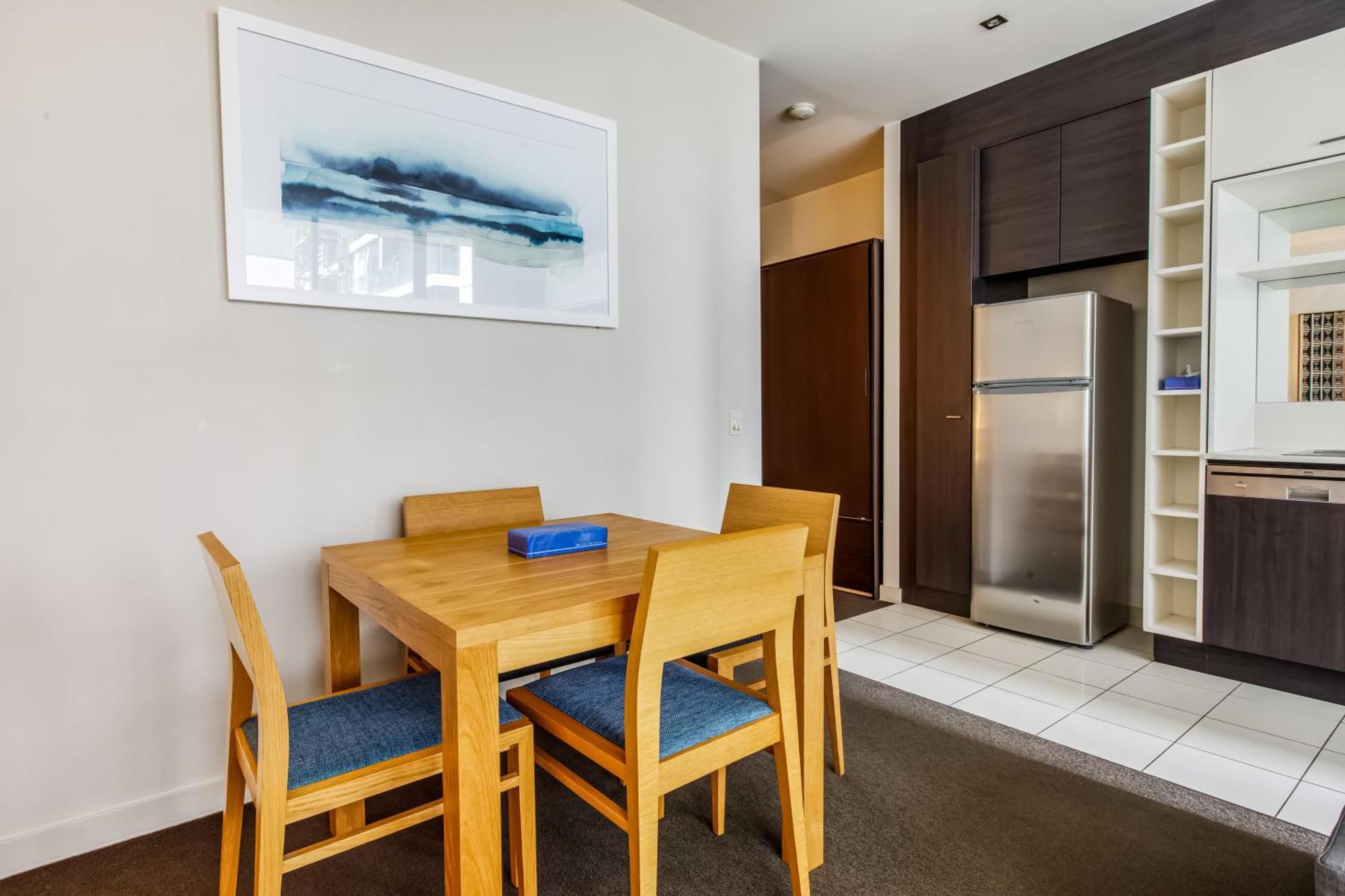 Apartment Modern Nomads South Yarra 1br Large Outdoor Space Near Station