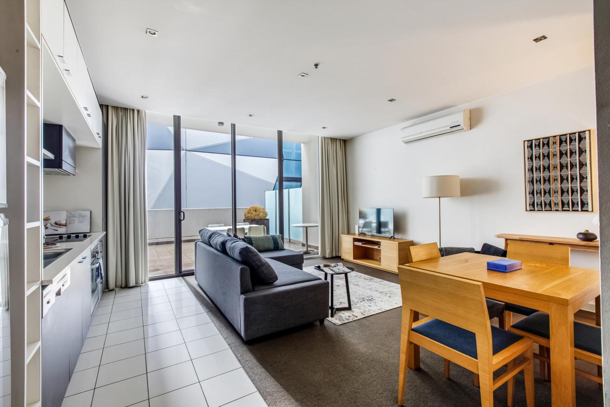 Apartment Modern Nomads South Yarra 1br Large Outdoor Space Near Station