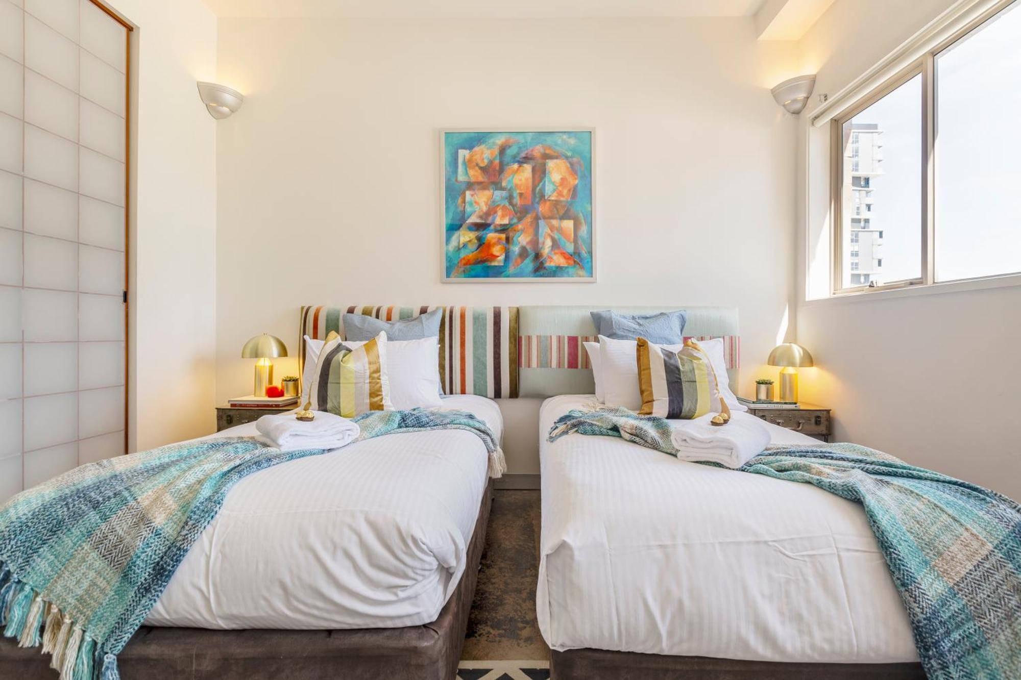 Fun&ky 260sqm Parking 2 Patios Wfh Wifi Cbd Views Apartment