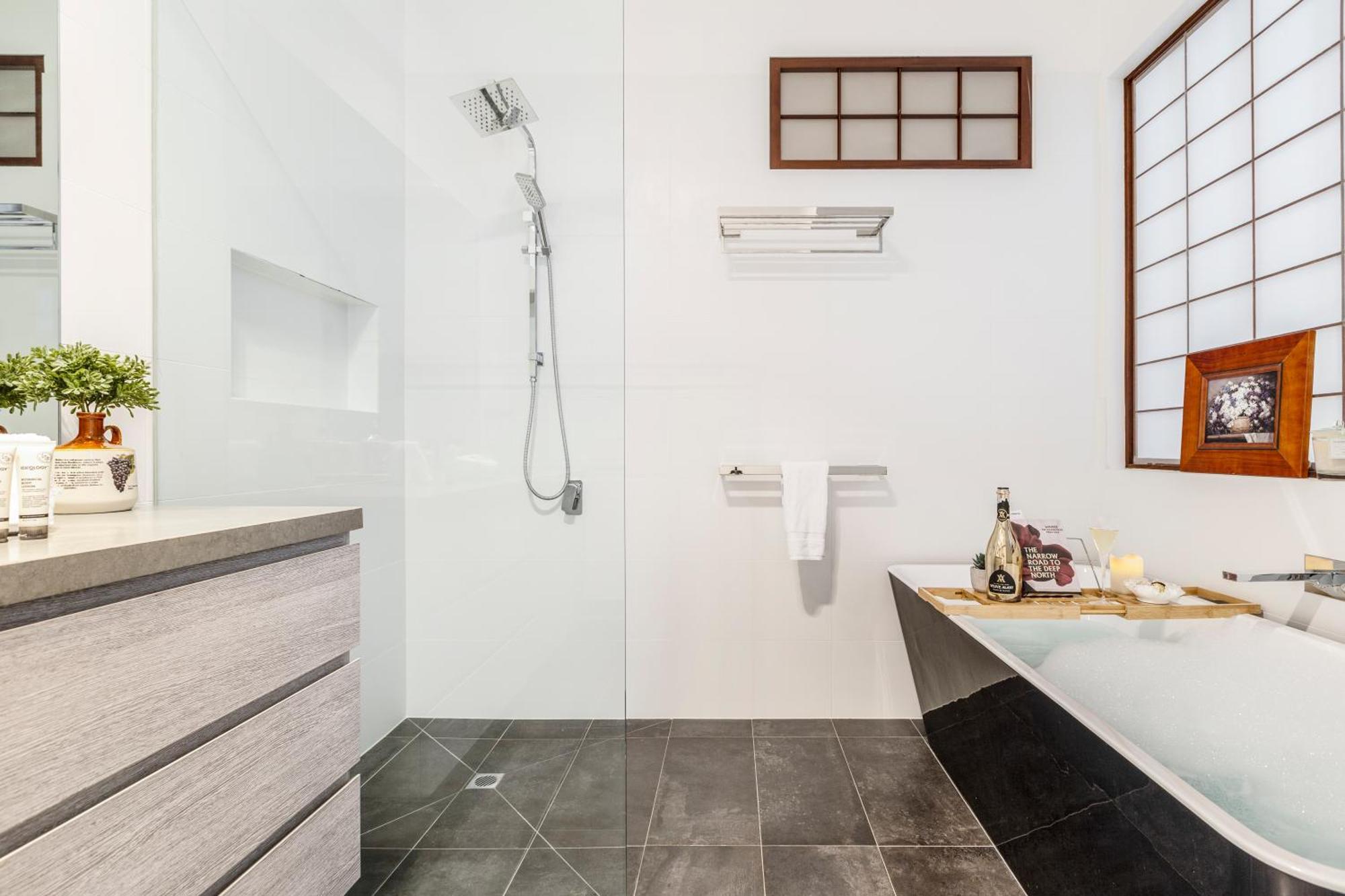Fun&ky 260sqm Parking 2 Patios Wfh Wifi Cbd Views Apartment *