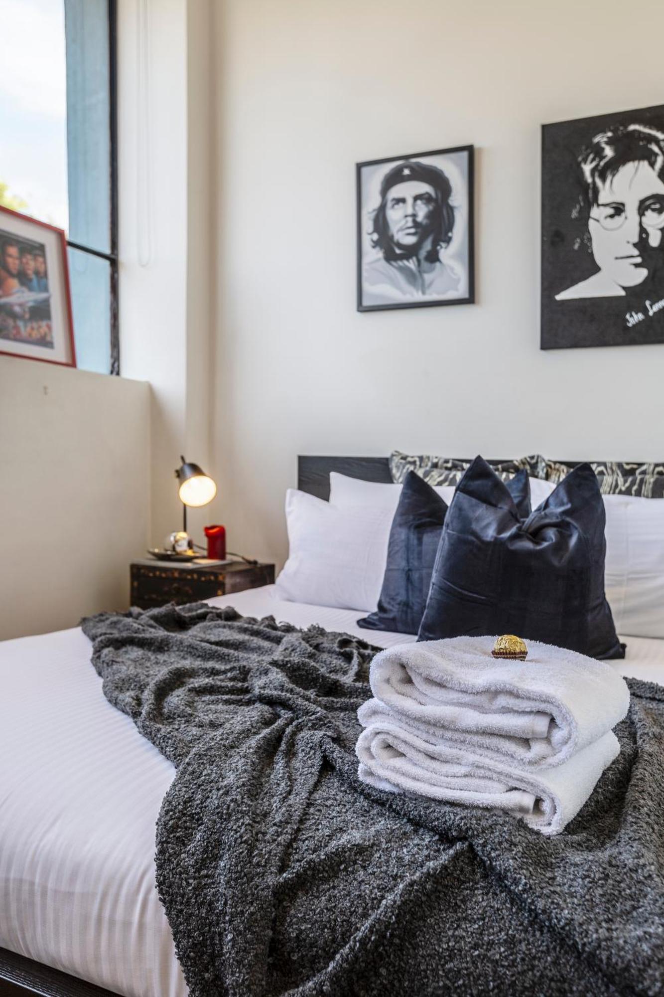 Apartment Fun&ky 260sqm Parking 2 Patios Wfh Wifi Cbd Views *